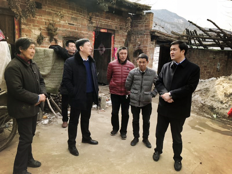 民建“組團(tuán)”慰問，企業(yè)送溫暖到家