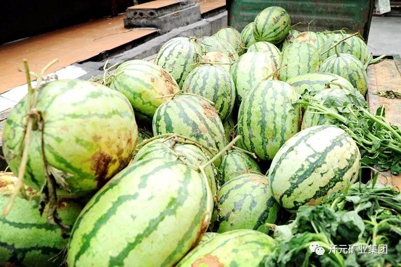 買下一整車西瓜，讓瓜農(nóng)早點回家